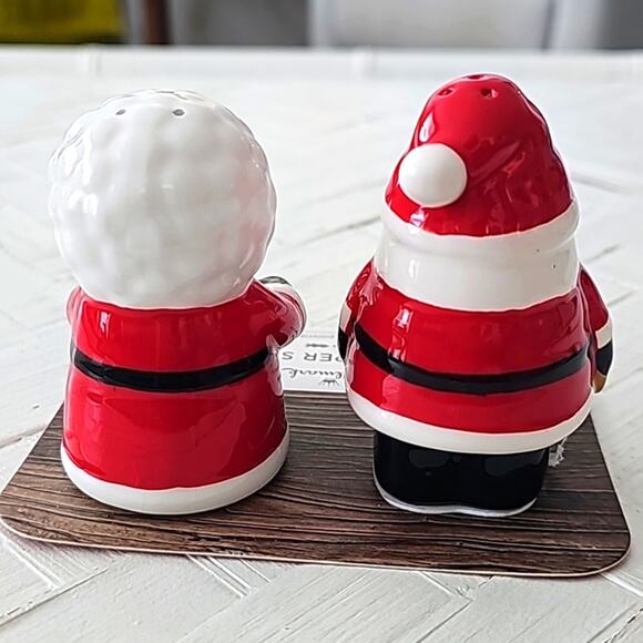 Hallmark Christmas Santa & Mrs. Claus Salt & Pepper Shakers 3." x 2" (NWOB) - Picture 3 of 5